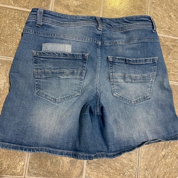 Soho Patchwork Short Jeans - Picture 3 of 5